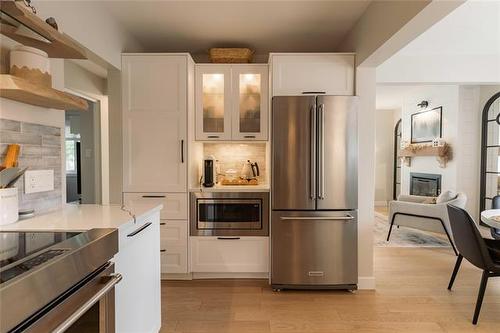 575 Renfrew St, Winnipeg, MB - Indoor Photo Showing Kitchen