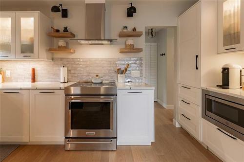 575 Renfrew St, Winnipeg, MB - Indoor Photo Showing Kitchen With Upgraded Kitchen