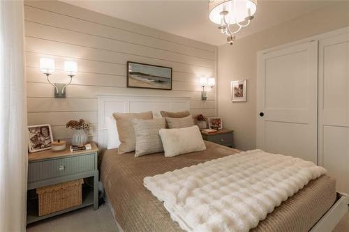575 Renfrew St, Winnipeg, MB - Indoor Photo Showing Bedroom