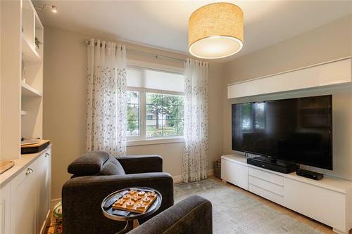 575 Renfrew St, Winnipeg, MB - Indoor Photo Showing Living Room