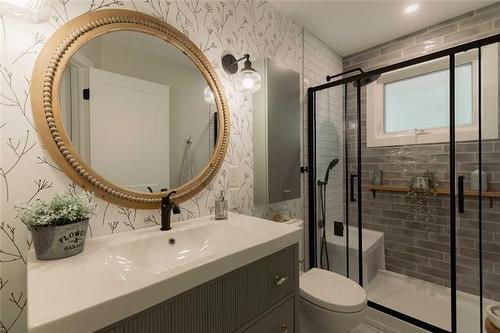 575 Renfrew St, Winnipeg, MB - Indoor Photo Showing Bathroom