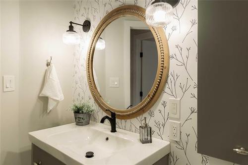 575 Renfrew St, Winnipeg, MB - Indoor Photo Showing Bathroom