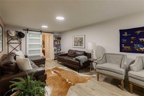 575 Renfrew St, Winnipeg, MB - Indoor Photo Showing Living Room