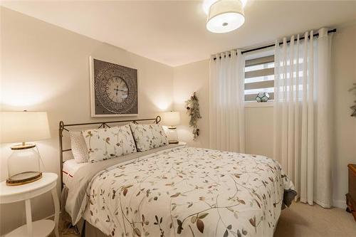 575 Renfrew St, Winnipeg, MB - Indoor Photo Showing Bedroom