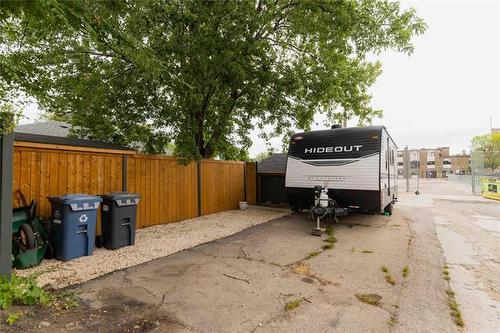 575 Renfrew St, Winnipeg, MB - Outdoor