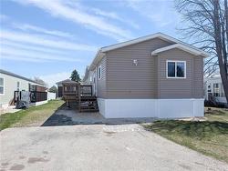 56 Sandale DR  Winnipeg, MB R2N 1A2