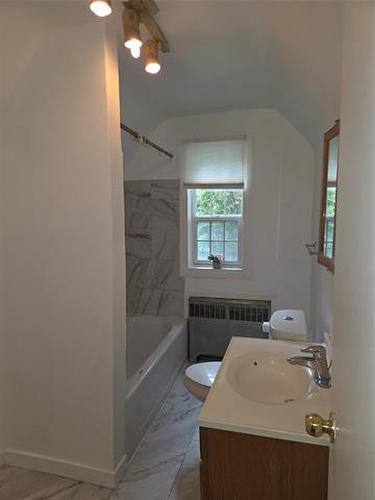 674 Church Ave, Winnipeg, MB - Indoor Photo Showing Bathroom