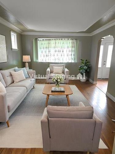 674 Church Ave, Winnipeg, MB - Indoor Photo Showing Living Room