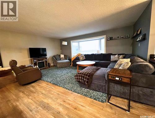 338 Battleford Trail, Swift Current, SK - Indoor Photo Showing Living Room