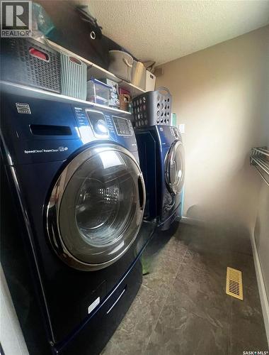 338 Battleford Trail, Swift Current, SK - Indoor Photo Showing Laundry Room