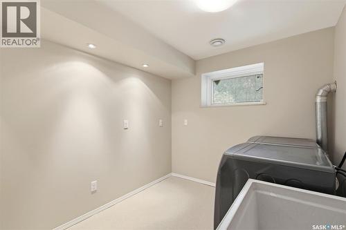709 Cumberland Avenue S, Saskatoon, SK - Indoor Photo Showing Laundry Room