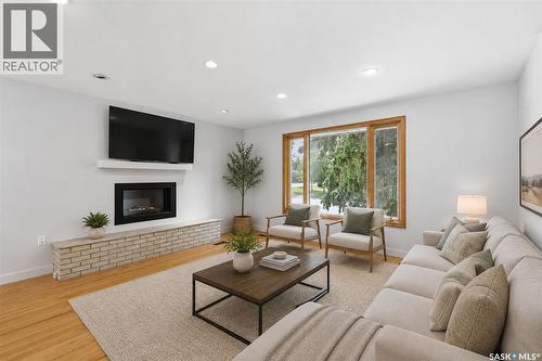 709 Cumberland Avenue S, Saskatoon, SK - Indoor Photo Showing Living Room With Fireplace
