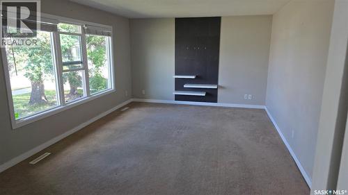 215 Central Street W, Warman, SK - Indoor Photo Showing Other Room