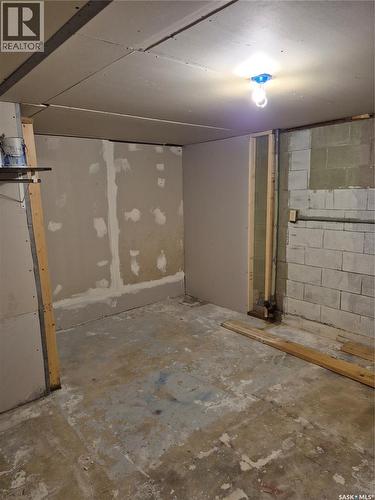 215 Central Street W, Warman, SK - Indoor Photo Showing Other Room
