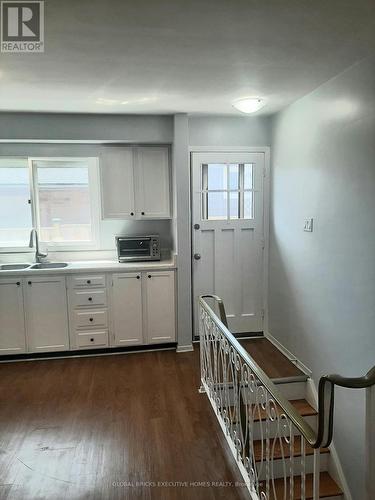 2141 Meadowbrook Road, Burlington, ON - Indoor Photo Showing Kitchen