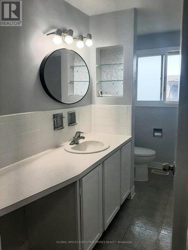 2141 Meadowbrook Road, Burlington, ON - Indoor Photo Showing Bathroom