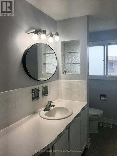 2141 Meadowbrook Road, Burlington, ON - Indoor Photo Showing Bathroom