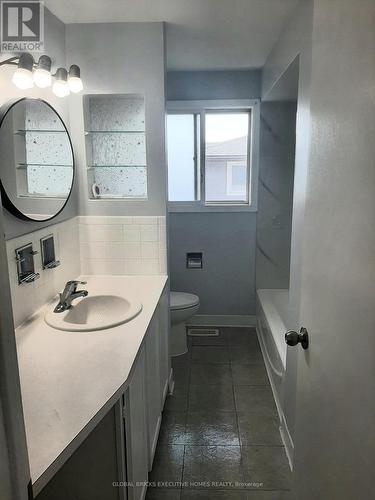 2141 Meadowbrook Road, Burlington, ON - Indoor Photo Showing Bathroom