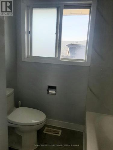 2141 Meadowbrook Road, Burlington, ON - Indoor Photo Showing Bathroom