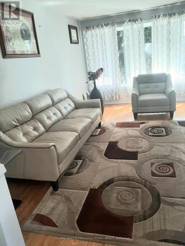 2141 Meadowbrook Road, Burlington, ON - Indoor Photo Showing Living Room