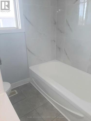 2141 Meadowbrook Road, Burlington, ON - Indoor Photo Showing Bathroom