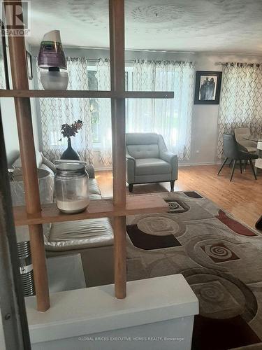 2141 Meadowbrook Road, Burlington, ON - Indoor