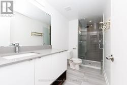 Primary bedroom ensuite - 