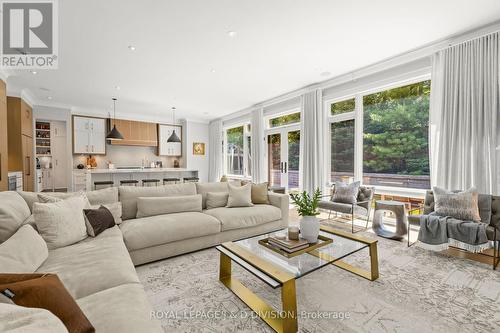 5 Pine Forest Road, Toronto, ON - Indoor Photo Showing Living Room