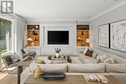 5 Pine Forest Road, Toronto, ON - Indoor Photo Showing Living Room
