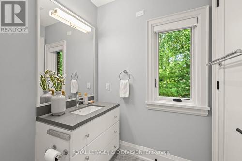 5 Pine Forest Road, Toronto, ON - Indoor Photo Showing Bathroom