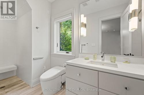 5 Pine Forest Road, Toronto, ON - Indoor Photo Showing Bathroom