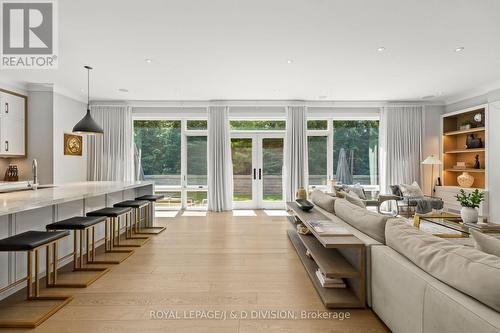 5 Pine Forest Road, Toronto, ON - Indoor Photo Showing Living Room