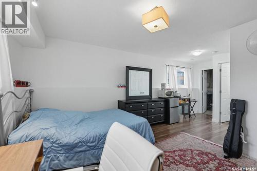 455 Hastings Crescent, Saskatoon, SK - Indoor Photo Showing Bedroom