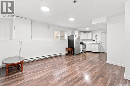 455 Hastings Crescent, Saskatoon, SK - Indoor Photo Showing Kitchen