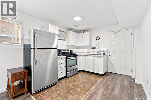 455 Hastings Crescent, Saskatoon, SK - Indoor Photo Showing Kitchen