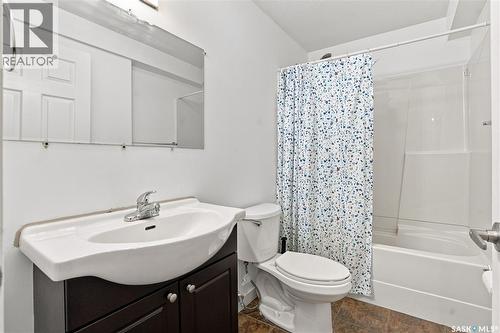 455 Hastings Crescent, Saskatoon, SK - Indoor Photo Showing Bathroom