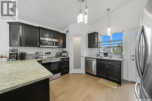 455 Hastings Crescent, Saskatoon, SK - Indoor Photo Showing Kitchen With Upgraded Kitchen