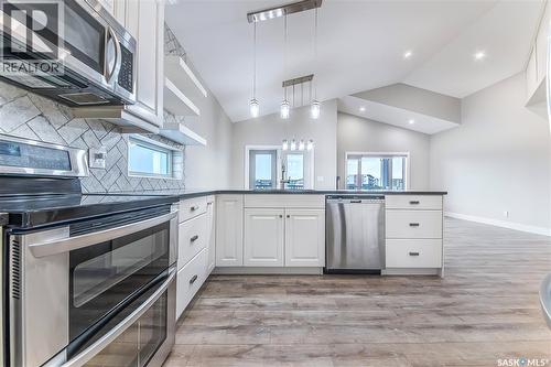 186 Boykowich Bend, Saskatoon, SK - Indoor Photo Showing Kitchen With Upgraded Kitchen