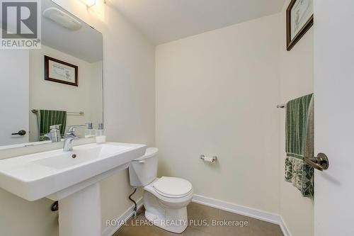 68 Crafter Crescent, Hamilton, ON - Indoor Photo Showing Bathroom