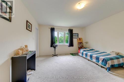 68 Crafter Crescent, Hamilton, ON - Indoor Photo Showing Bedroom