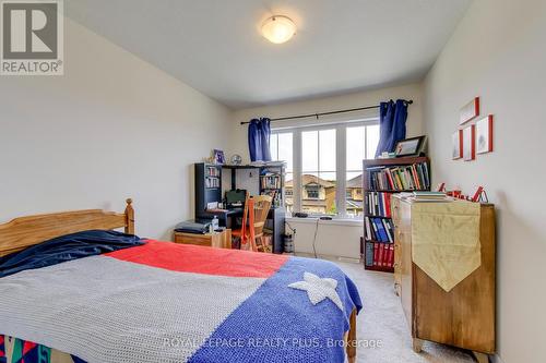68 Crafter Crescent, Hamilton, ON - Indoor Photo Showing Bedroom