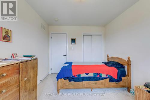 68 Crafter Crescent, Hamilton, ON - Indoor Photo Showing Bedroom
