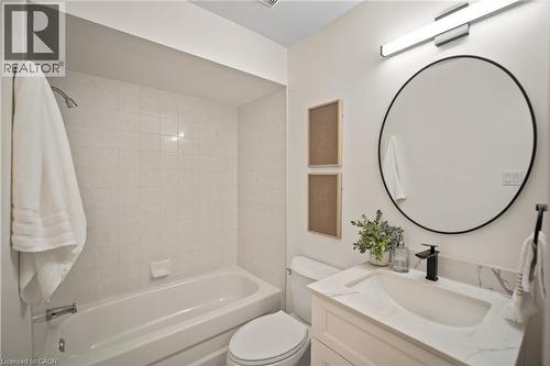 White tiled shower and tub combination - 320 Hamilton Drive Unit# 10, Ancaster, ON - Indoor Photo Showing Bathroom