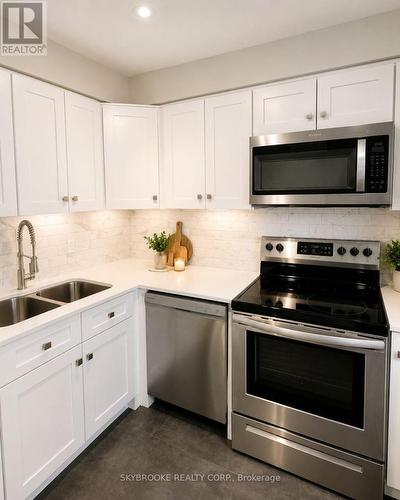 7 - 48 Loggers Run, Barrie, ON - Indoor Photo Showing Kitchen With Double Sink With Upgraded Kitchen