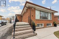 34 CUMBERLAND DRIVE  Brampton, ON L6V 1W6