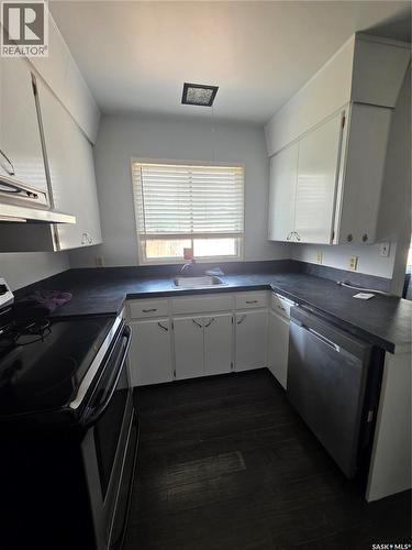 262 Duncan Road, Estevan, SK - Indoor Photo Showing Kitchen With Double Sink