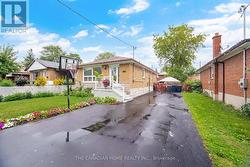 802 BRIMORTON DRIVE Toronto, ON M1G 2S9