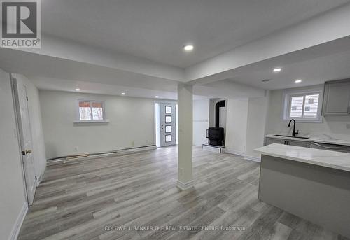 LOWER - 95 BROWNING TRAIL , Barrie, Ontario L4N 6J4 3