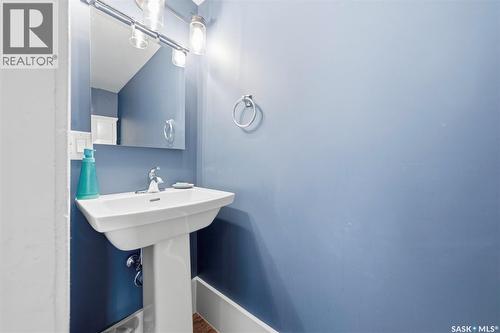 420 I Avenue S, Saskatoon, SK - Indoor Photo Showing Bathroom