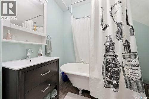 420 I Avenue S, Saskatoon, SK - Indoor Photo Showing Bathroom